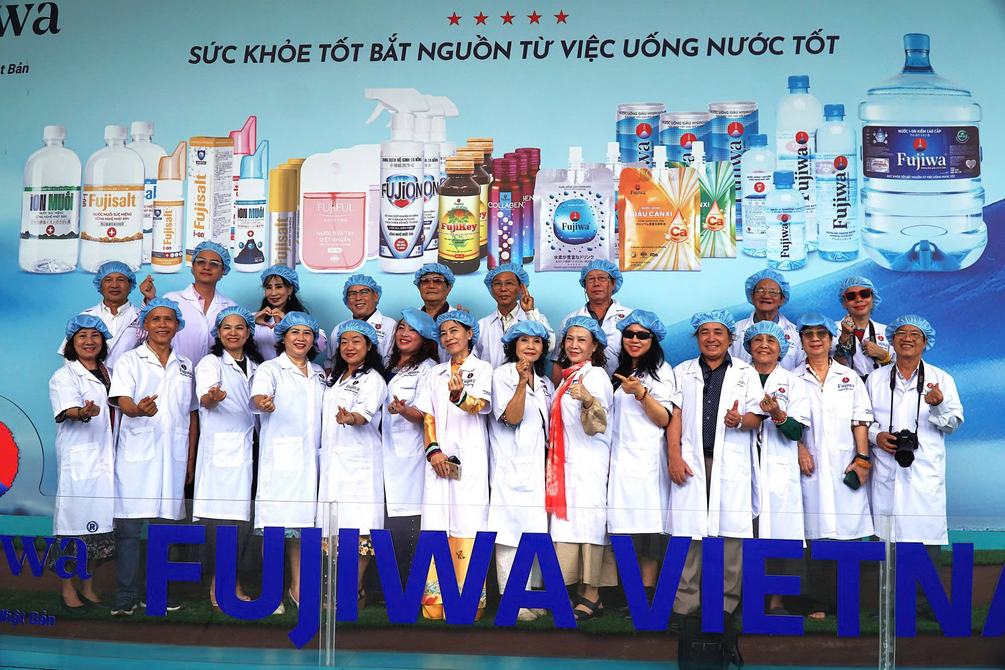 đoàn nhà văn tham quan Công ty nước Fujiwa ở ở Củ Chi